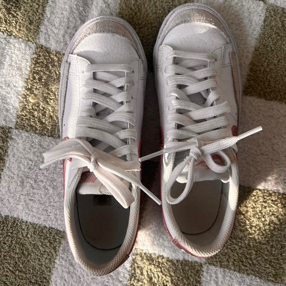 NIKE BLAZERS - Picture 2 of 3